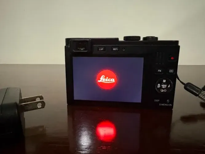 Câmera Leica TY112