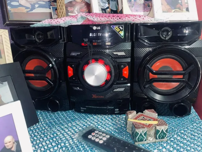 rádio LG XBoom CM4350 - Bluetooth, USB,<br>Rádio - Funcionando
