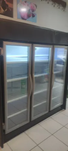 Expositor refrigerado 3 portas