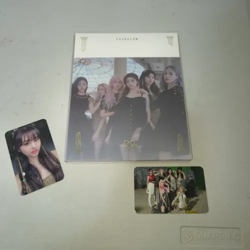Álbum de Kpop do EVERGLOW - "Hush" COMPLETO