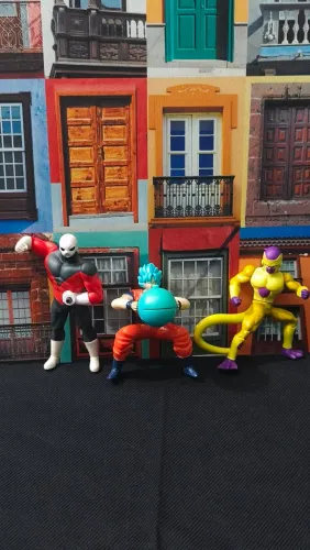 Kit com 3 personagens de Dragon Ball Super