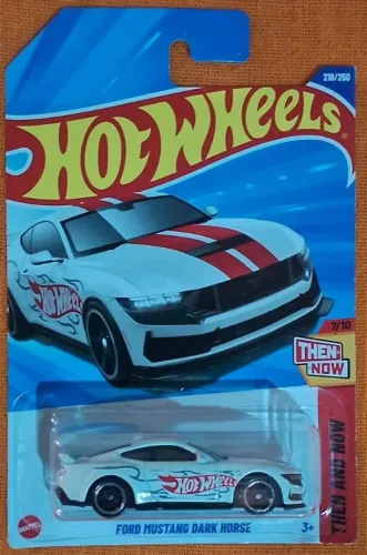 Ford Mustang Dark Horse