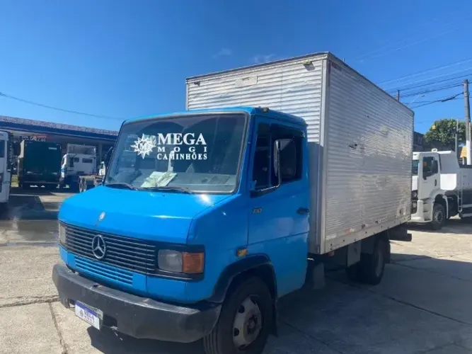 MB 710 Baú