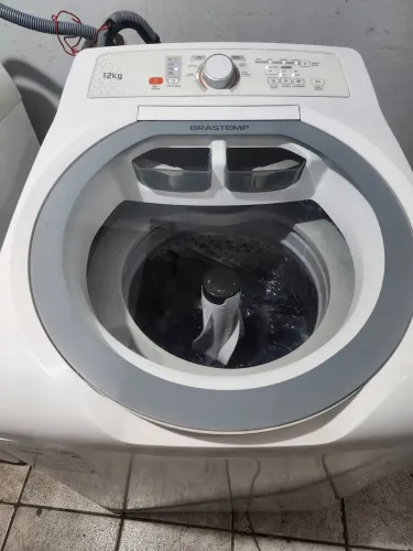 Máquina de lavar Brastemp 12kg tá novinha 
