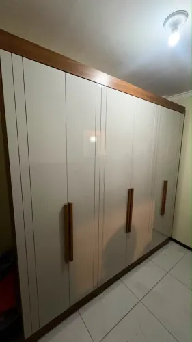 Guarda-roupa 6 portas