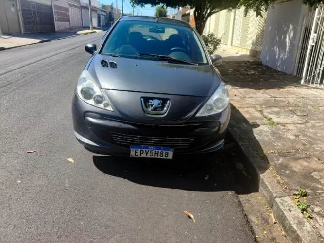 Peugeot 207 XR 1.4 Flex 8V 5P 2011