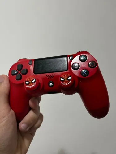 Controle PS4 Original Vermelho + GRIP do homem aranha!
