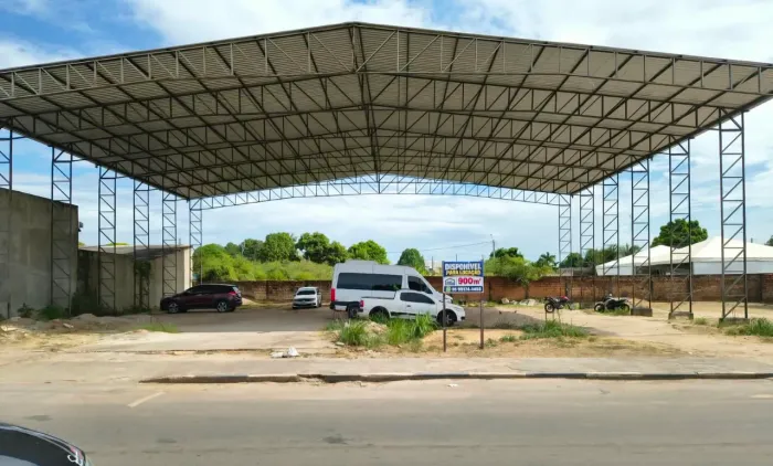 Galpão parcialmente construído - 900m2 - Bem Localizado