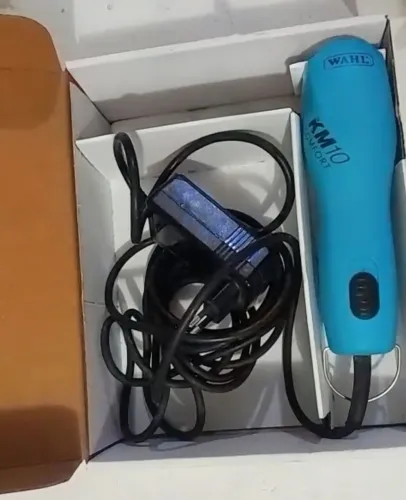 Vende-se máquina de tosa, usada bem conservada, ainda com muito tempo de vida.