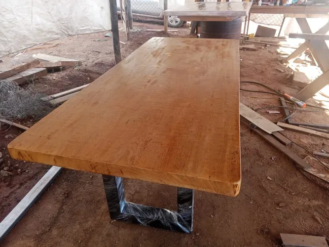 Mesa estilo industrial,  tampo madeira maciça a partir de 1.500,00 a vista