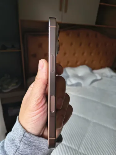 Iphone 16 pro 256gb desert
