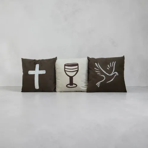 Kit 3 almofadas estampa Cristã 38x38cm