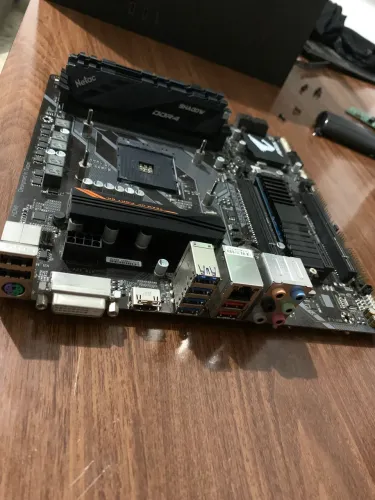 Kit Amd Ryzen 5600g + B450 Aorus M