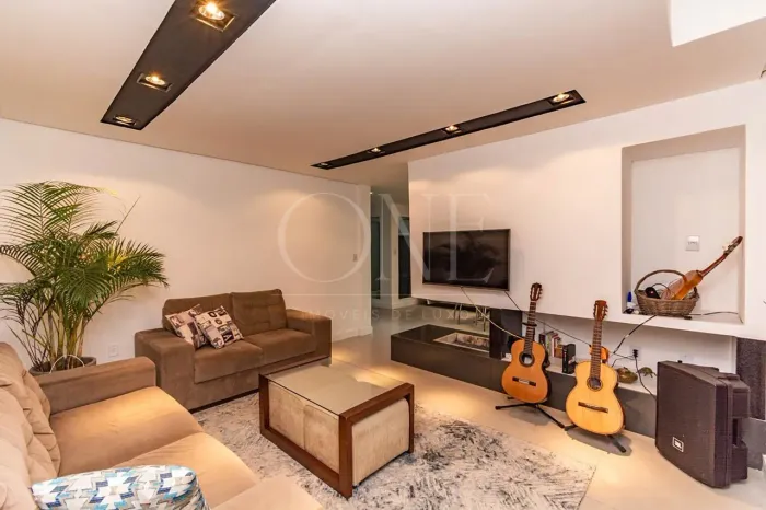 Casa de 4 quartos com 311 m² no bairro Chácara Das Pedras