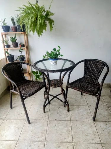 Jogo de mesa fibra sintética + mesa canto e um vaso de brinde