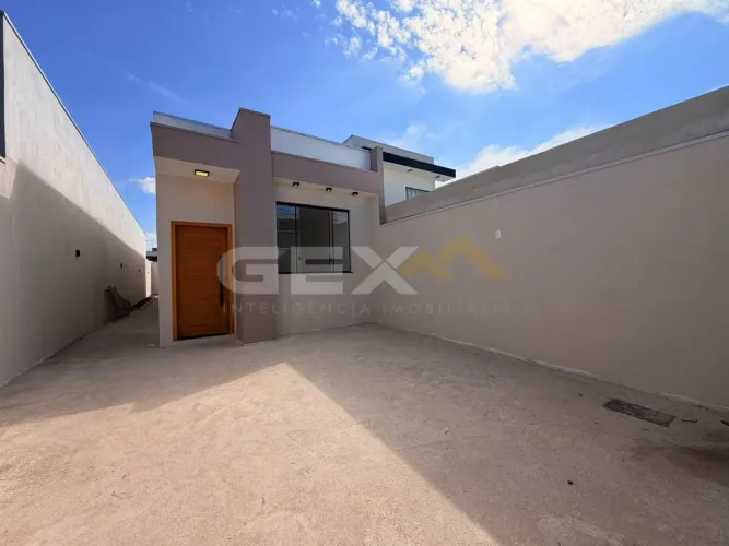 Casa à Venda com 03 Quartos no Bairro Belvedere em Divinópolis MG.