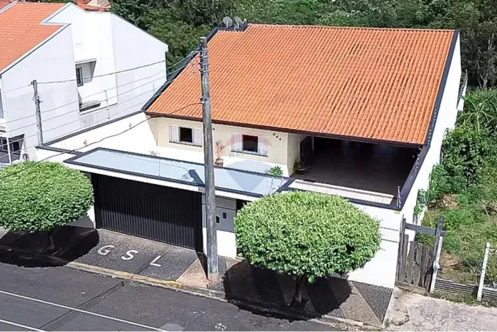 Casa Ampla com Vista para Área Verde no Pitangueiras