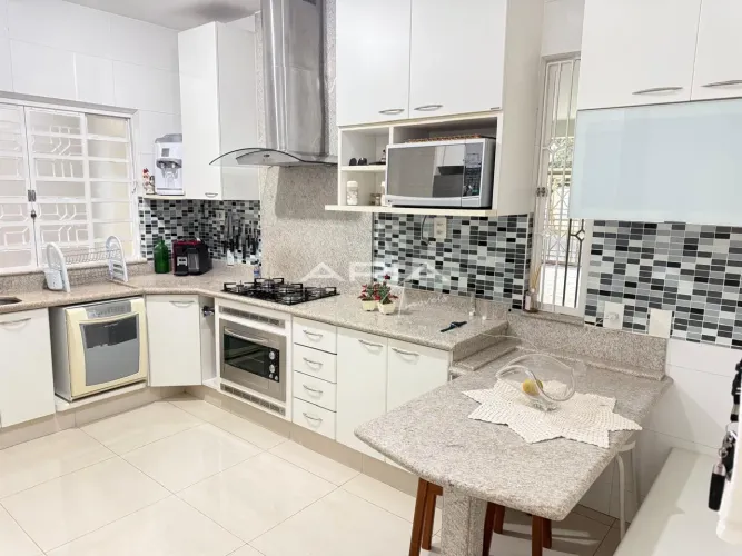 Casa à venda no Jardim Champagnat, zona Oeste de Londrina/PR
