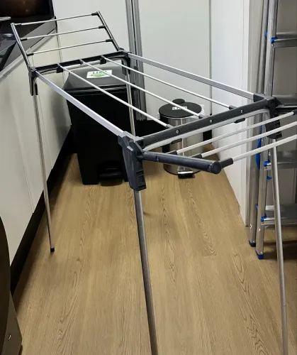 Varal de chão em alumínio