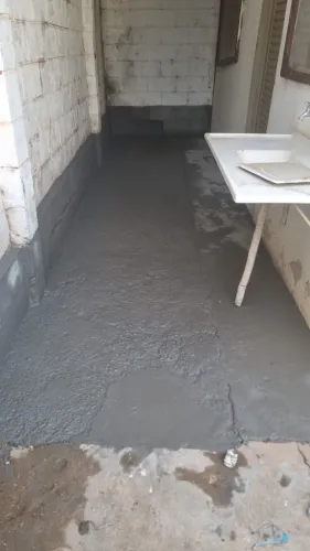 Alugo casa em pequeno condomínio particular