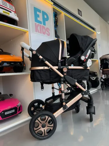Carrinho de Bebê, Modelo Europeu. Preto com Dourado