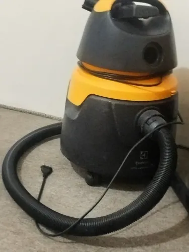 ASPIRADOR DE PÓ SEMI NOVO 220 (mais potente)