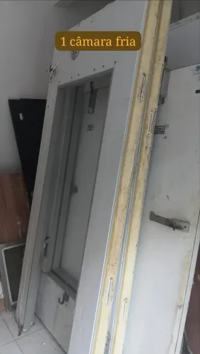1 Câmara Fria congela 1 refrigera 