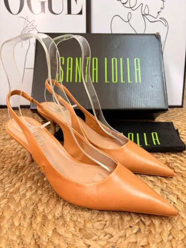 Scarpin slingback em couro Santa Lolla 37 (novo)