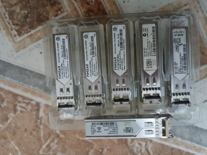 Kit com 6 módulos SFP Gigabit Cisco e Finisar para fibra óptica