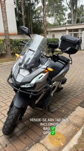 Honda ADV 160 2025/INLUSO BAÚ/PROTETOR DE CARENAGEM E GPS