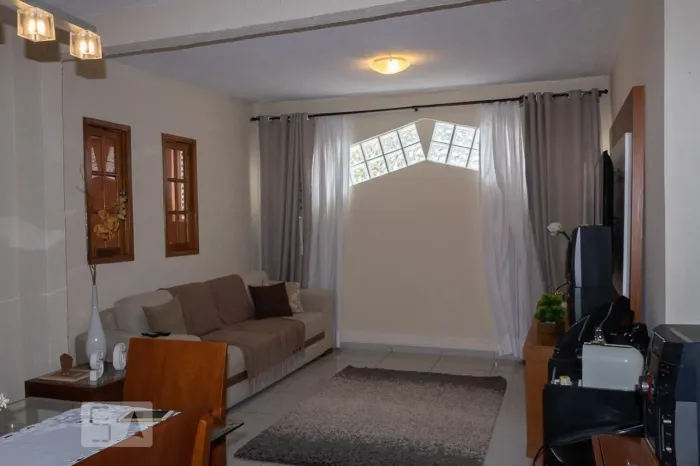 Casa à Venda - Água Fria, 3 Quartos, 240 m2
