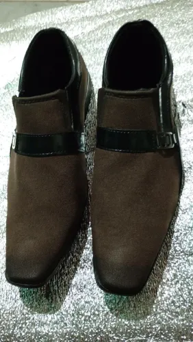 Vendo um sapato social cor marrom valor 45.0000