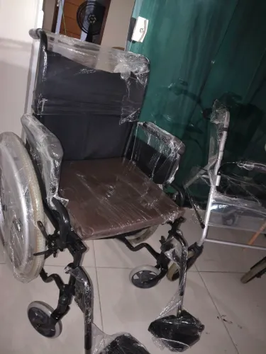 Cadeira de roda desmontável
