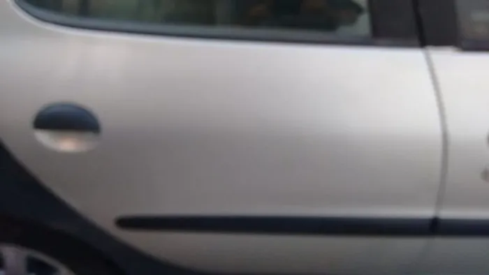 Porta traseira direita Peugeot 206, lisa sem acessórios