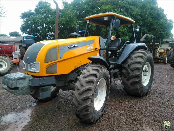 Valtra  BM125 GABINE ABERTA