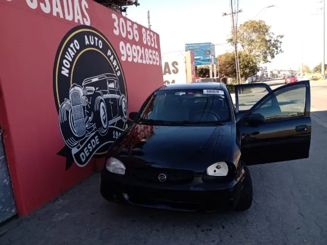 sucata Corsa sedan para retirada de peças