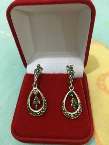 belíssimo brinco de prata pingente com pedras de marcassita