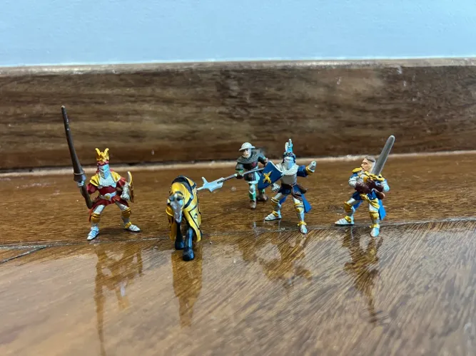 Bonecos medievais + piratas