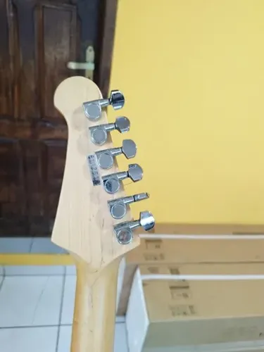 vendo guitarra yamaha, semi nova, primeira qualidade, só ´ra quem conhece. *