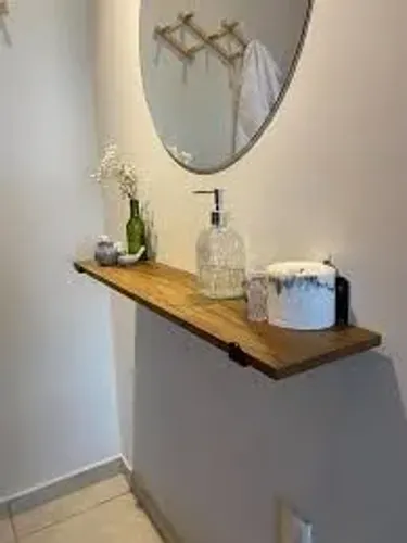 Prateleira de madeira para decoração