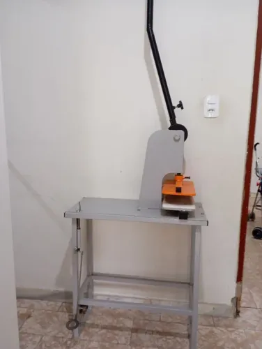 Máquina de cortar chinelo