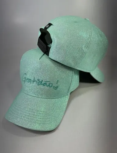 Boné trucker aba curva Glitter / brilho Gratidão - réveillon