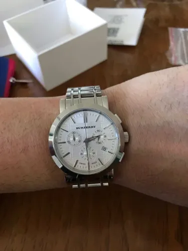 Relógio Burberry / Empório Armani leia o anúncio 