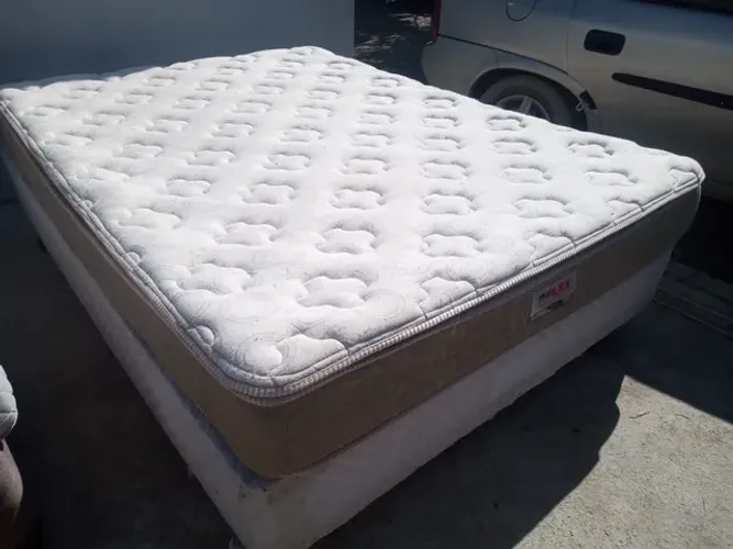 Cama box de casal colchão de molas ensacadas 