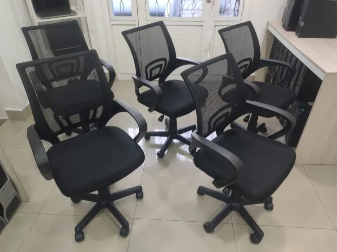 Cadeira de escritório Nova R$250,00