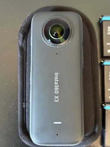Insta360 X3 - Kit Completo com 3 Baterias + Carregador Triplo + Cases