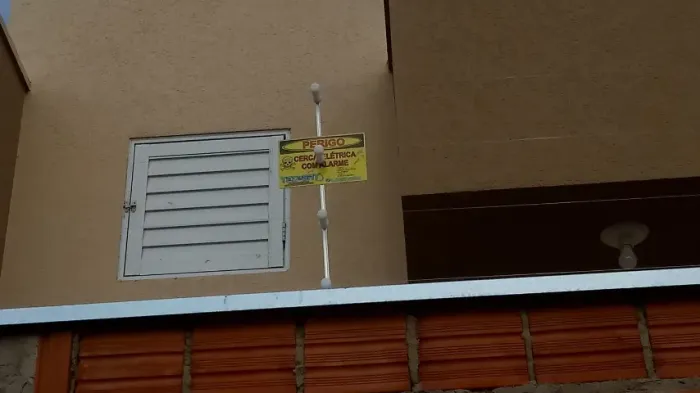Cerca Elétrica com 4 Fios 75 CM até 60 Mts Lineares, Instalada