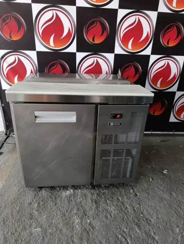 Balcão refrigerado 1 porta 220 volts marca MACOM
