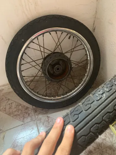 VENDE-SE 2 PNEUS SEMI NOVOS 160 150