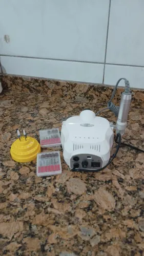 Motor de unha em gel